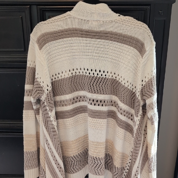 Elegant Beige and Cream Women's Cardigan - Picture 4 of 4